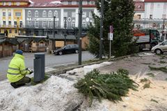 Der Christbaum steht wieder - Foto: Josef Kuss Der Christbaum steht wieder - Foto: Josef Kuss