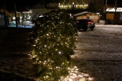 Christbaum am Mariazell Hauptplatz - Sturmschaden - Foto: Josef Kuss Christbaum am Mariazell Hauptplatz - Sturmschaden - Foto: Josef Kuss
