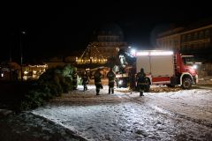 Christbaum am Mariazell Hauptplatz - Sturmschaden - Foto: Josef Kuss Christbaum am Mariazell Hauptplatz - Sturmschaden - Foto: Josef Kuss