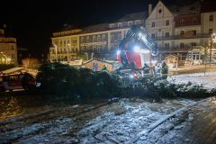 Christbaum am Mariazell Hauptplatz - Sturmschaden - Foto: Josef Kuss Christbaum am Mariazell Hauptplatz - Sturmschaden - Foto: Josef Kuss