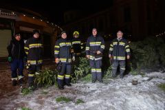 Christbaum am Mariazell Hauptplatz - Sturmschaden - Foto: Josef Kuss Christbaum am Mariazell Hauptplatz - Sturmschaden - Foto: Josef Kuss