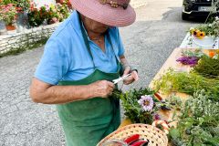 Kräuterbüscherlbinden und Kräutersegnung 2025 - Foto: Franz Peter Stadler