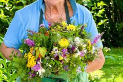 Kräuterbüscherlbinden und Kräutersegnung 2025 - Foto: Franz Peter Stadler