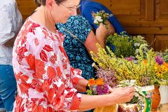 Kräuterbüscherlbinden und Kräutersegnung 2025 - Foto: Franz Peter Stadler