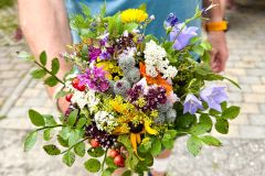 Kräuterbüscherlbinden und Kräutersegnung 2025 - Foto: Franz Peter Stadler