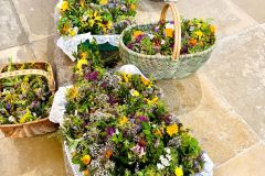 Kräuterbüscherlbinden und Kräutersegnung 2025 - Foto: Franz Peter Stadler