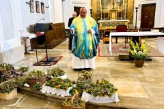 Kräuterbüscherlbinden und Kräutersegnung 2025 - Foto: Franz Peter Stadler