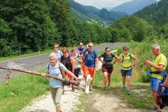 Das "Nimm-Mich-Mit"-Kreuz auf den letzten Metern zum Ziel - Foto: Mariazell Online