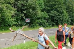 Das "Nimm-Mich-Mit"-Kreuz auf den letzten Metern zum Ziel - Foto: Mariazell Online