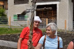 Das "Nimm-Mich-Mit"-Kreuz auf den letzten Metern zum Ziel - Foto: Mario Kuss