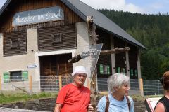 Das "Nimm-Mich-Mit"-Kreuz auf den letzten Metern zum Ziel - Foto: Mario Kuss