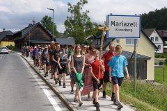 Das "Nimm-Mich-Mit"-Kreuz auf den letzten Metern zum Ziel - Foto: Mario Kuss