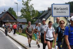Das "Nimm-Mich-Mit"-Kreuz auf den letzten Metern zum Ziel - Foto: Mario Kuss