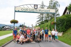 Das "Nimm-Mich-Mit"-Kreuz auf den letzten Metern zum Ziel - Foto: Mario Kuss
