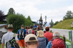 Das "Nimm-Mich-Mit"-Kreuz auf den letzten Metern zum Ziel - Foto: Mario Kuss