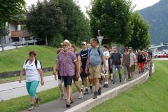 Das "Nimm-Mich-Mit"-Kreuz auf den letzten Metern zum Ziel - Foto: Mario Kuss