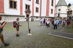 Das "Nimm-Mich-Mit"-Kreuz auf den letzten Metern zum Ziel - Foto: Mario Kuss