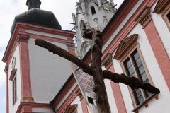 Das "Nimm-Mich-Mit"-Kreuz auf den letzten Metern zum Ziel - Foto: Mario Kuss