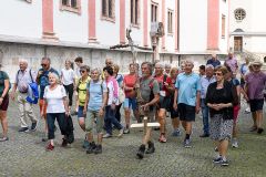 Das "Nimm-Mich-Mit"-Kreuz auf den letzten Metern zum Ziel - Foto: Mario Kuss
