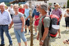 Das "Nimm-Mich-Mit"-Kreuz auf den letzten Metern zum Ziel - Foto: Mario Kuss