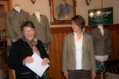 Präsentation Mariazeller Jägerleinen Janker für Damen - Foto: Josef KussPräsentation Mariazeller Jägerleinen Janker für Damen - Foto: Josef Kuss Präsentation Mariazeller Jägerleinen Janker für Damen - Foto: Josef KussPräsentation Mariazeller Jägerleinen Janker für Damen - Foto: Josef Kuss