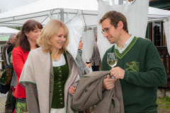 Präsentation Mariazeller Jägerleinen Janker für Damen - Foto: Josef Kuss Präsentation Mariazeller Jägerleinen Janker für Damen - Foto: Josef Kuss