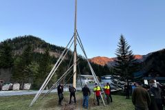 Maibaumaufstellen 2026 beim Gasthof Franzbauer im Salzatal – Foto: Ing. Franz Peter Stadler