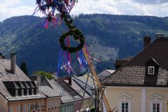 Maibaumaufstellen 2025 - Foto: Mariazell Online, Werner Girrer Maibaumaufstellen 2025 - Foto: Mariazell Online, Werner Girrer