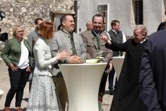 Landesrätin Simone Schmiedtbauer, Landtagsabgeordneter Philipp Könighofer, Bürgermeister Helmut Schweiger, Pater Superior Michael Staberl, v.l. - Foto: Universalmuseum Joanneum/J.J. Kucek