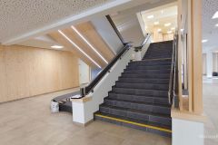 Neues Schulzentrum - Stiegenaufgang vom Erdgeschoß - Foto: Mariazell Online