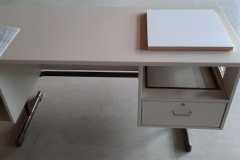 Lehrertisch-1 Lehrertisch-1