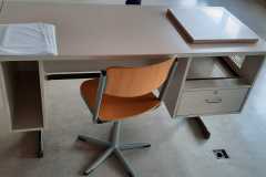 Physiksaal_Lehrertisch