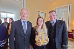 BGM  WalterSchweighofer, Sophie Kislinger und GR Jürgen Ebner - Foto: Mariazell Online