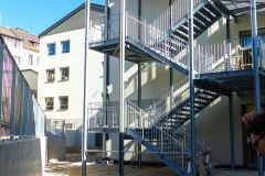 Baufortschritt am Schulneubau Mariazell, Schulhof hinten - Foto: Mariazell Online