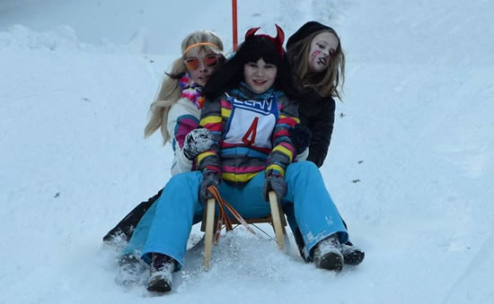 Gaudi-Rodeln - Foto: ASKÖ Aschbach / Roland Haas Gaudi-Rodeln - Foto: ASKÖ Aschbach / Roland Haas