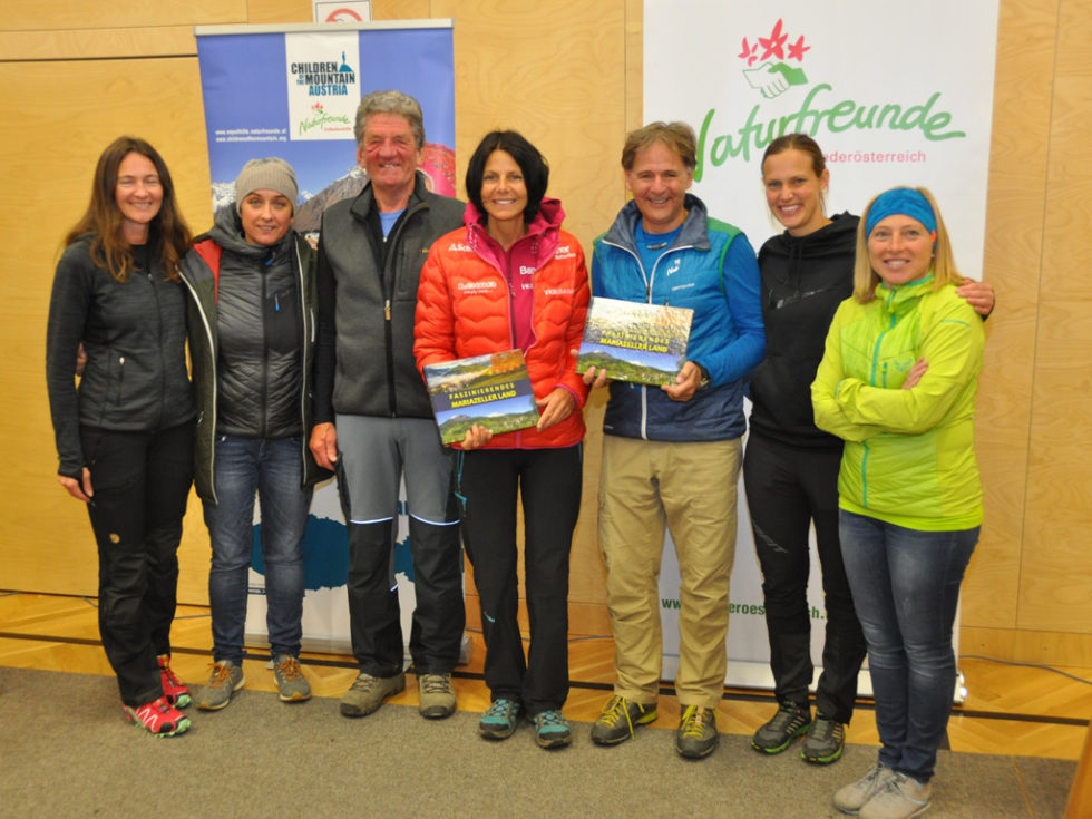 © Reinhold Weber, Organisationsteam (Gabi Schweiger, Claudia Höhn, Ernst Dullnigg, Monika Enne und Resi Krautgartner) mit Bgm. Alfred Hinterecker und Gerlinde Kaltenbrunner) © Reinhold Weber, Organisationsteam (Gabi Schweiger, Claudia Höhn, Ernst Dullnigg, Monika Enne und Resi Krautgartner) mit Bgm. Alfred Hinterecker und Gerlinde Kaltenbrunner)