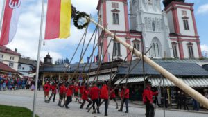 Maibaumaufstellen 2019 - Foto: Mariazell Online