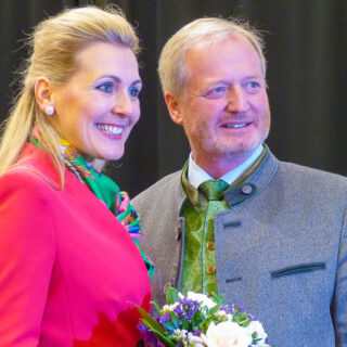 BM Chrsitine Aschbacher und Walter Schweighofer – Foto: mariazell.at