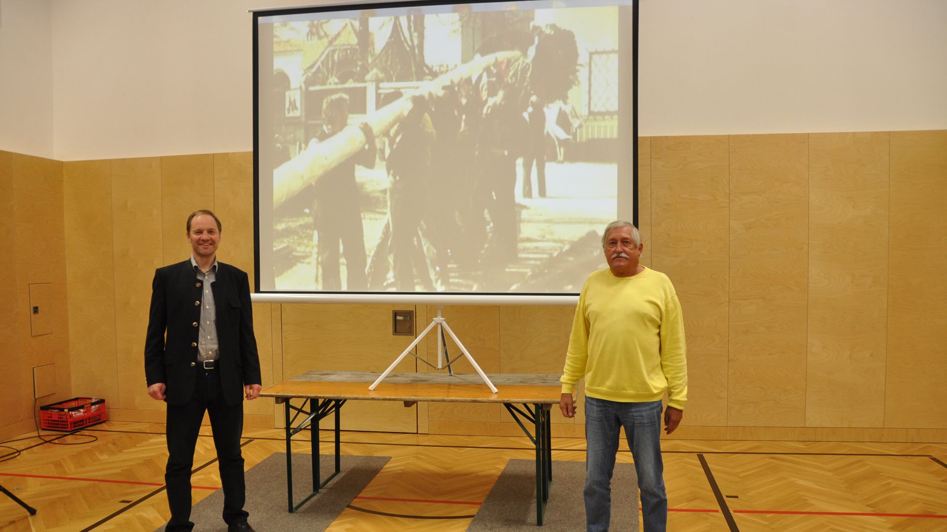 Dorferneuerungsvereins Obmann Christian Dietl und Peter Wenzel beim Filmnachmittag in Mitterbach - Foto: DOERN Mitterbach