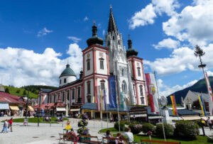 Hauptplatz Mariazell mit Basilika - Foto: Mariazell Online