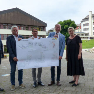 v.l.n.r.: Hannes Haider, A-Dir. Helmut Krammer, DI (FH) Heinz Karelly, Walter Schweighofer, Michaela Schimmer - Foto: Mariazell Online