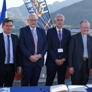 Festlicher Empfang zur Generalversammlung in Lourdes: v.l.n.r.: Stephan Antwerpen (Bürgermeister Altötting), Thierry Lavit (Bürgermeister Lourdes), Herbert Hofauer (Bürgermeister a.D. Altötting), Luís Miguel Albuquerque (Bürgermeister Fátima-Ourém), Michel Daubanes (Wallfahrtsrektor Lourdes), Krzysztof Matyjaszczyk (Bürgermeister Częstochowa) - Foto: © Pierre Artou