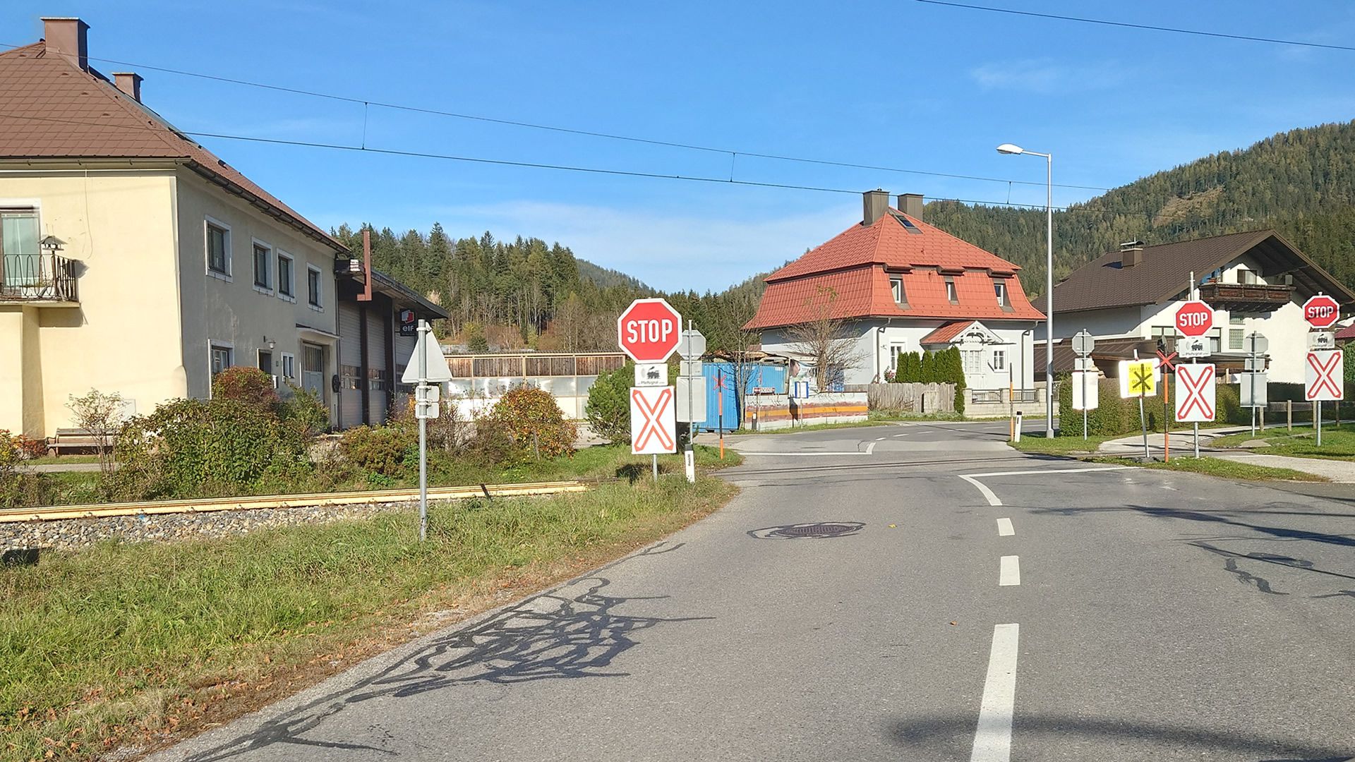 Eisenbahnkreuzung der Erlaufseestraße - Foto: Mariazell Online