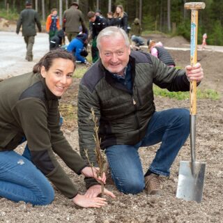 Bepflanzung des neuen Parkplatzes am Erlaufsee - Foto: Josef Kuss