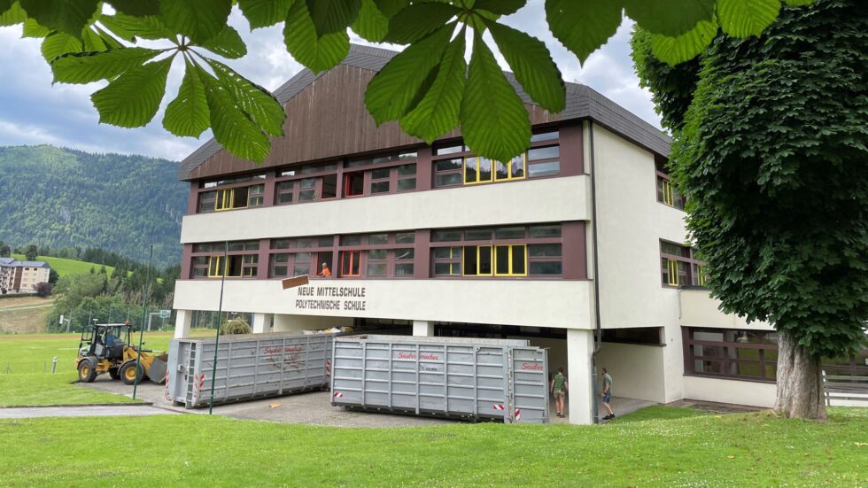 Bauhof beim Ausräumen der MS Mariazell - Foto: Stadtgemeinde Mariazell