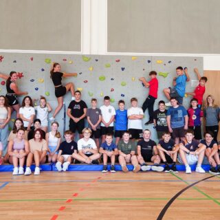 Gruppenfoto zur Eröffnung des neuen Turnsaales - Foto: Mariazell Online