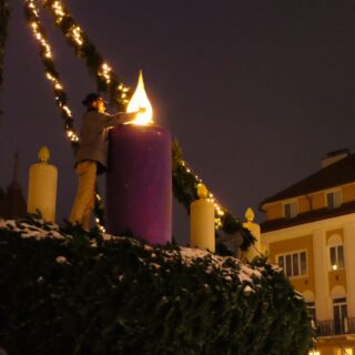 Segnung und feierliches Entzünden der ersten Kerze am Adventkranz 2024 - Foto: Mariazell Online