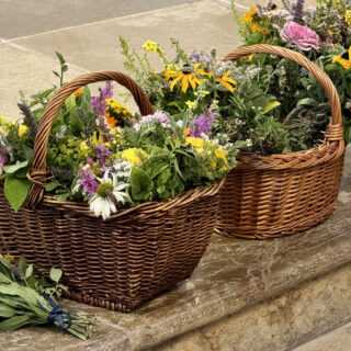 Kräuterbüscherlbinden und Kräutersegnung 2025 - Foto: Franz Peter Stadler