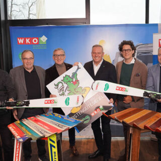 Verleihung des Pistengütesiegels: Fachgruppengeschäftsführer Oliver Käfer, Vorsitzender Pistengütesiegelkommission Thomas Weihs, WKO Steiermark Präsident Josef Herk, Landeshauptmann Mario Kunasek, Obmann Fabrice Girardoni und Stellvertreter Daniel Berchthaller (v.l.) © Land Steiermark/Petra Mitteregger