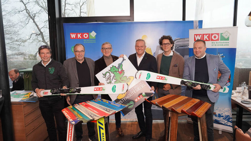 Verleihung des Pistengütesiegels: Fachgruppengeschäftsführer Oliver Käfer, Vorsitzender Pistengütesiegelkommission Thomas Weihs, WKO Steiermark Präsident Josef Herk, Landeshauptmann Mario Kunasek, Obmann Fabrice Girardoni und Stellvertreter Daniel Berchthaller (v.l.) © Land Steiermark/Petra Mitteregger